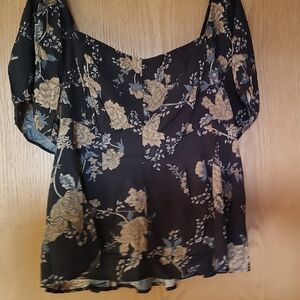 NWT- Torrid Black and Beige Floral Blouss